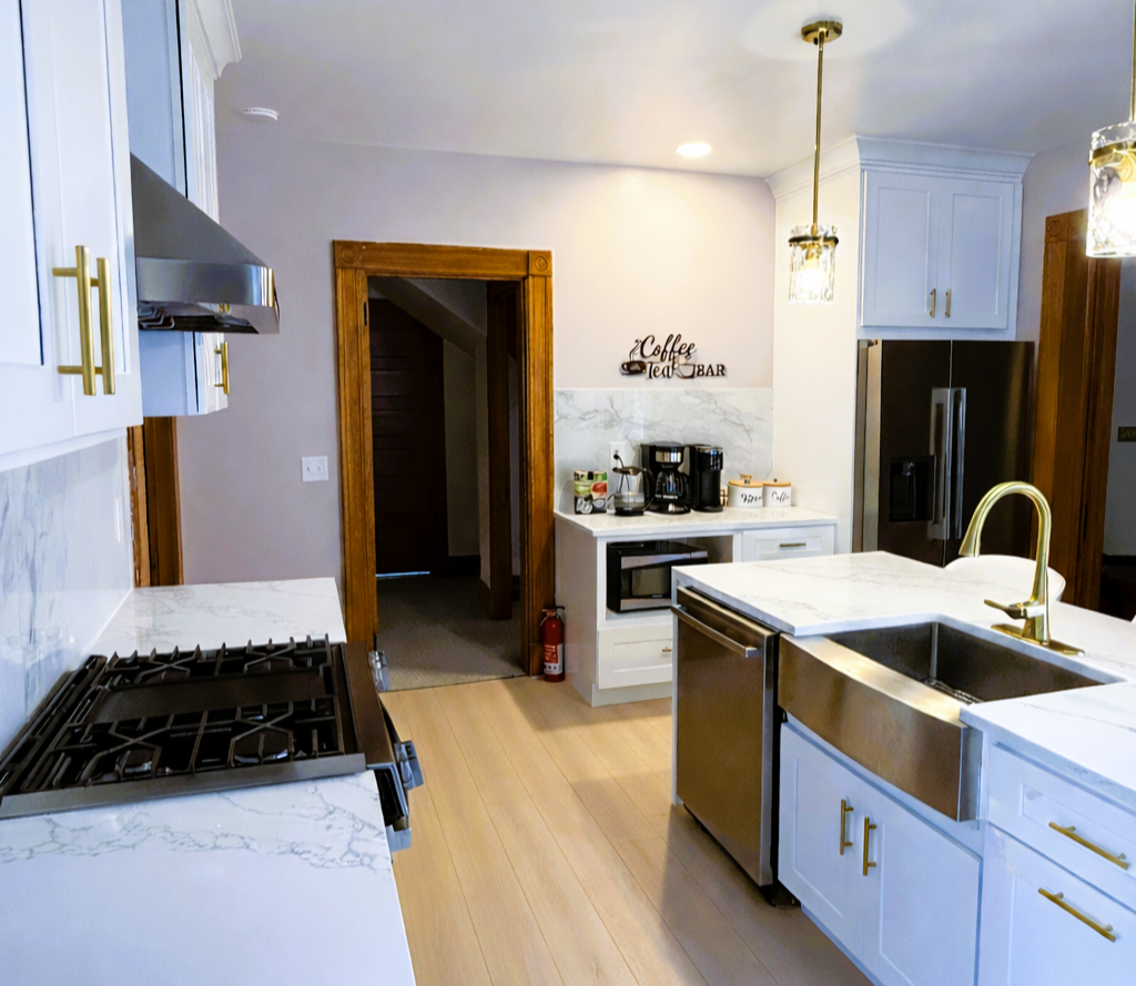 Waterfront modern kitchen w/coffee and tea bar