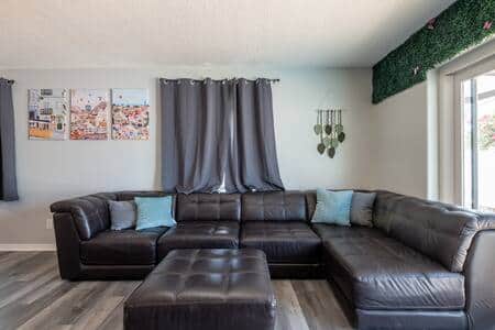 Relax on our spacious couch & 4K SmartTV - log into your Netflix, Disney+, Hulu, Prime Video & more