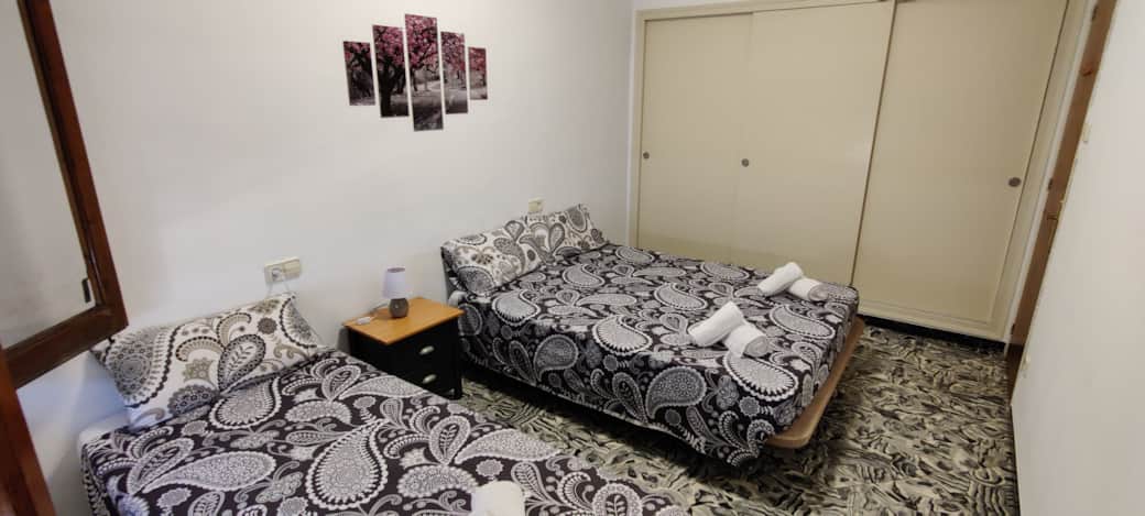 Costa Brava Apartment with Wifi and Beachfront in Barcelona - Triple Room with Window and Large Wardrobe