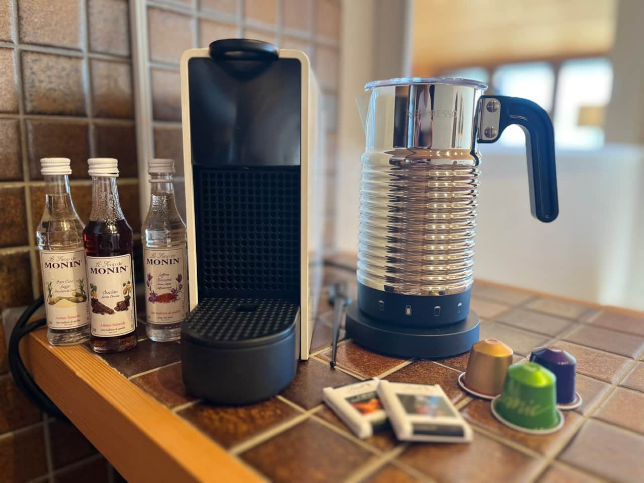 Macchine del caffé Nespresso e cappuccinatore.