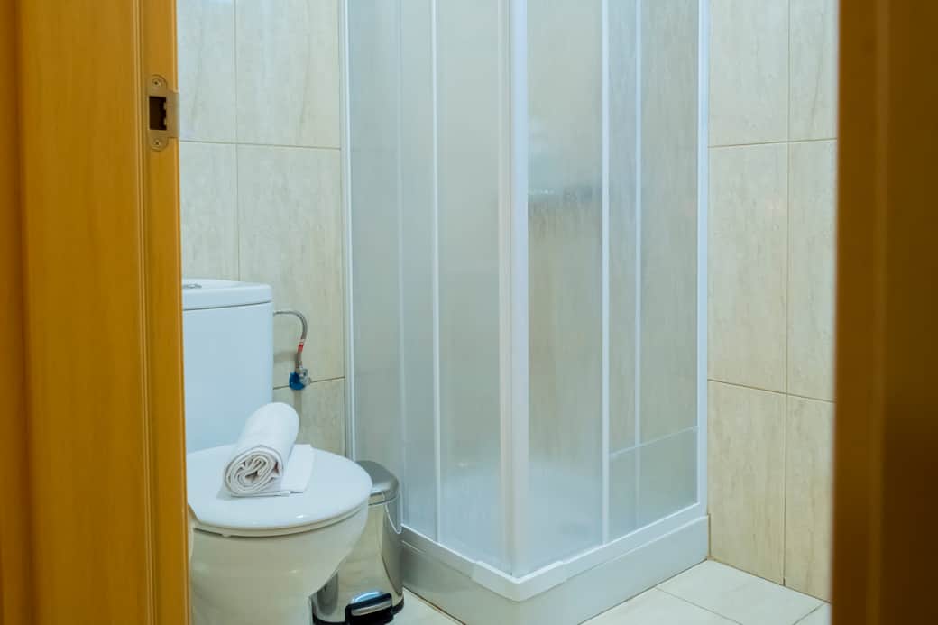 El baño individual de la tercera habitación.