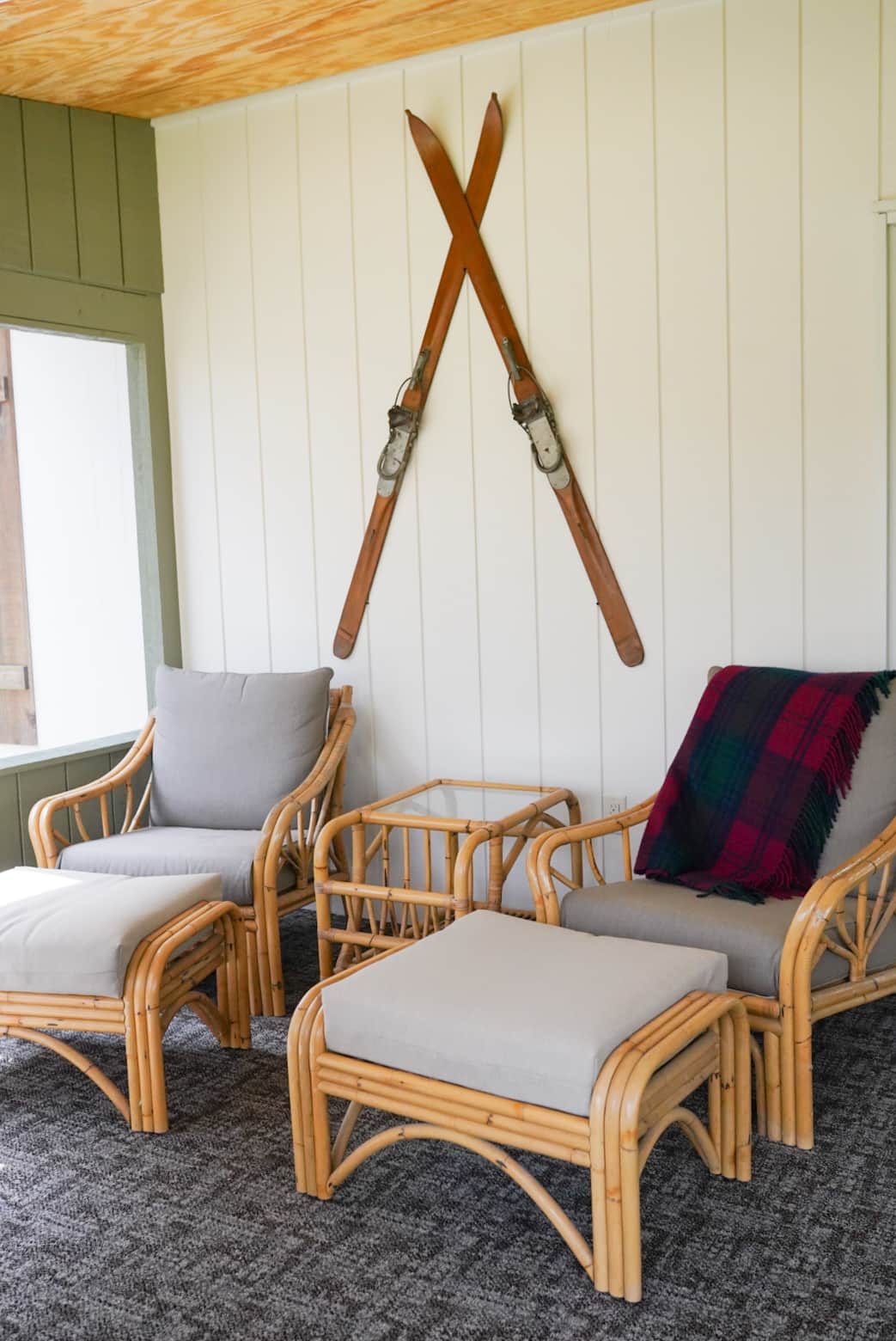 Screened In Porch With Lots Of Seating