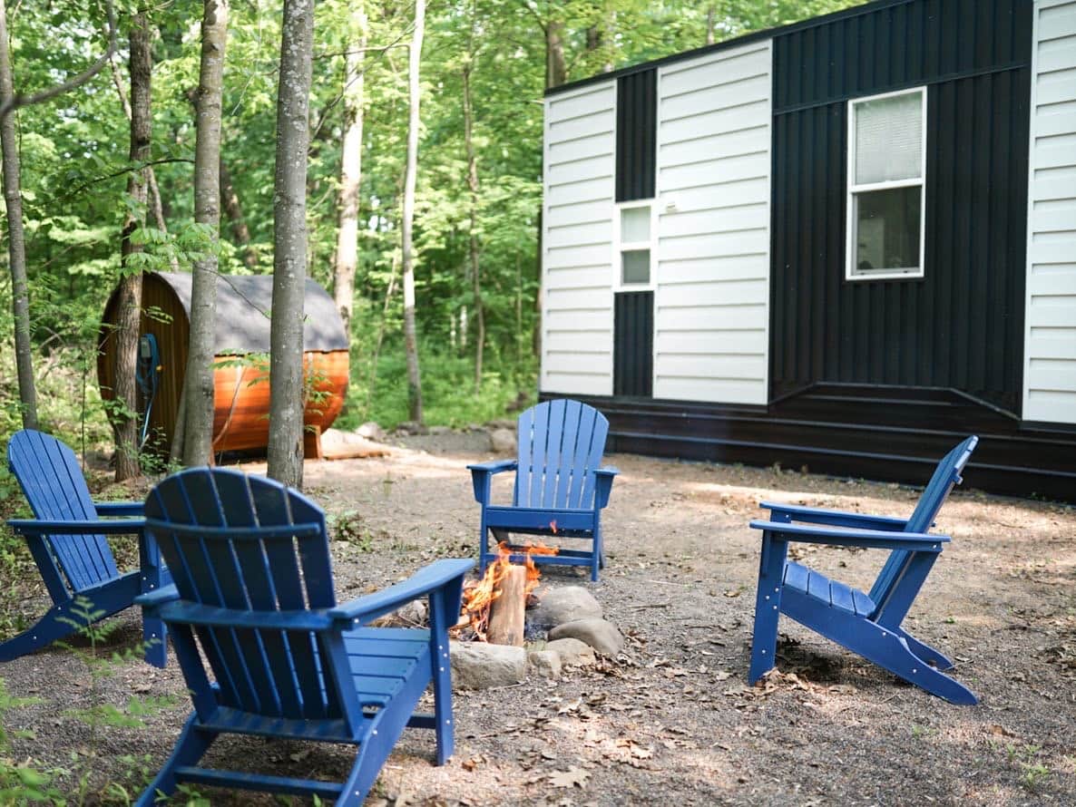 Outdoor Fire Pit With Chairs To Unwind In 