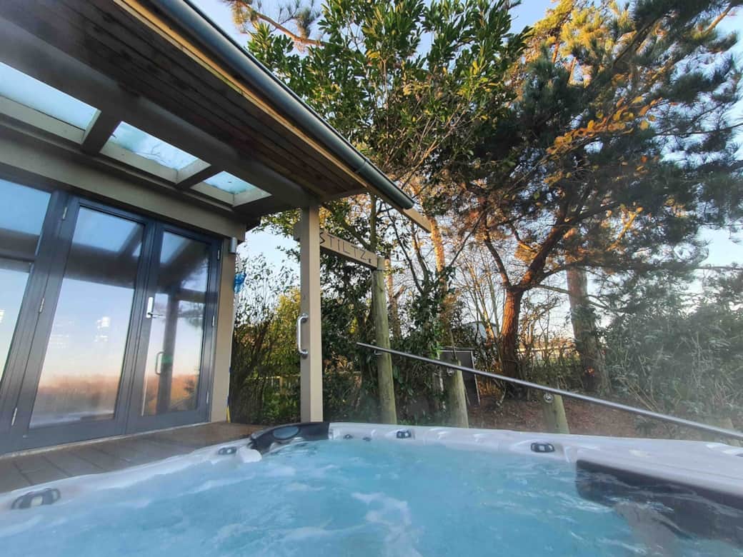 HOTTUB : Winter's Day HOTTUB : Winter's Day