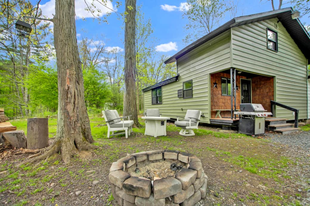 Alpine Village Retreat hosted by MVR Vacation Rentals, Inc. 570-948-1293