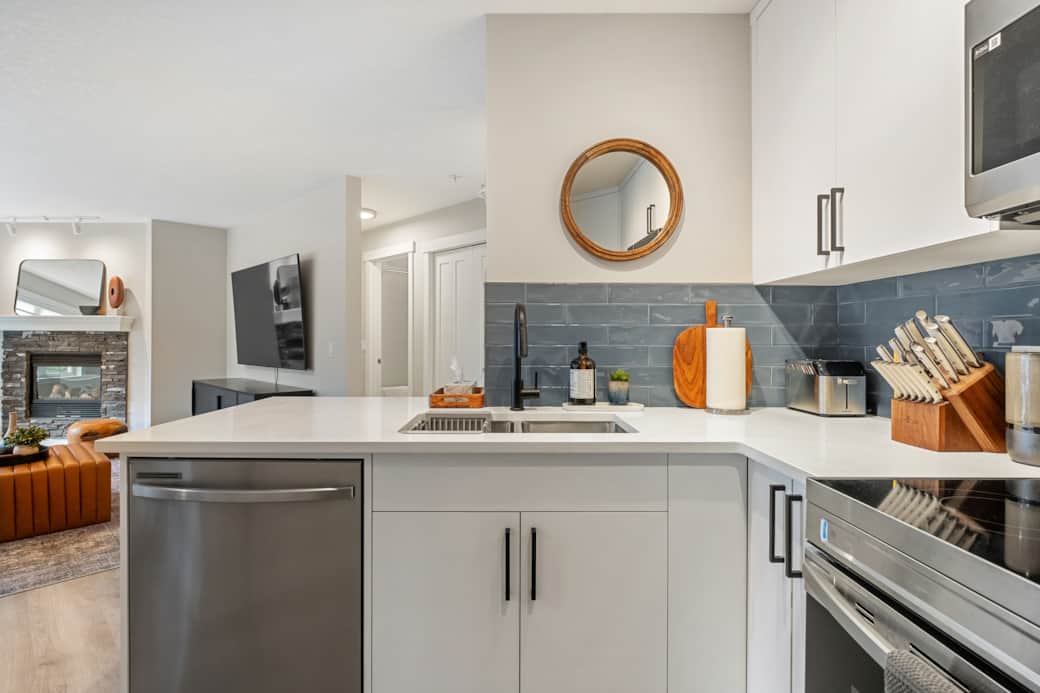 Well equipped kitchen for all of your cooking needs