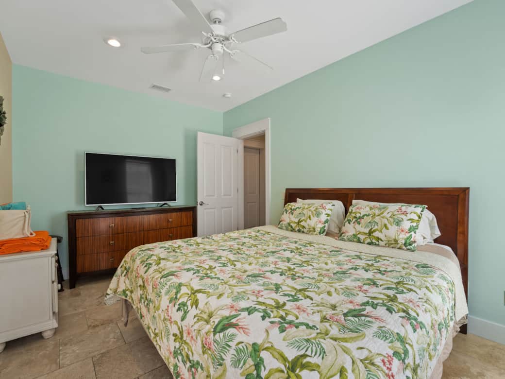 Aqua House King Bedroom Frist Floor