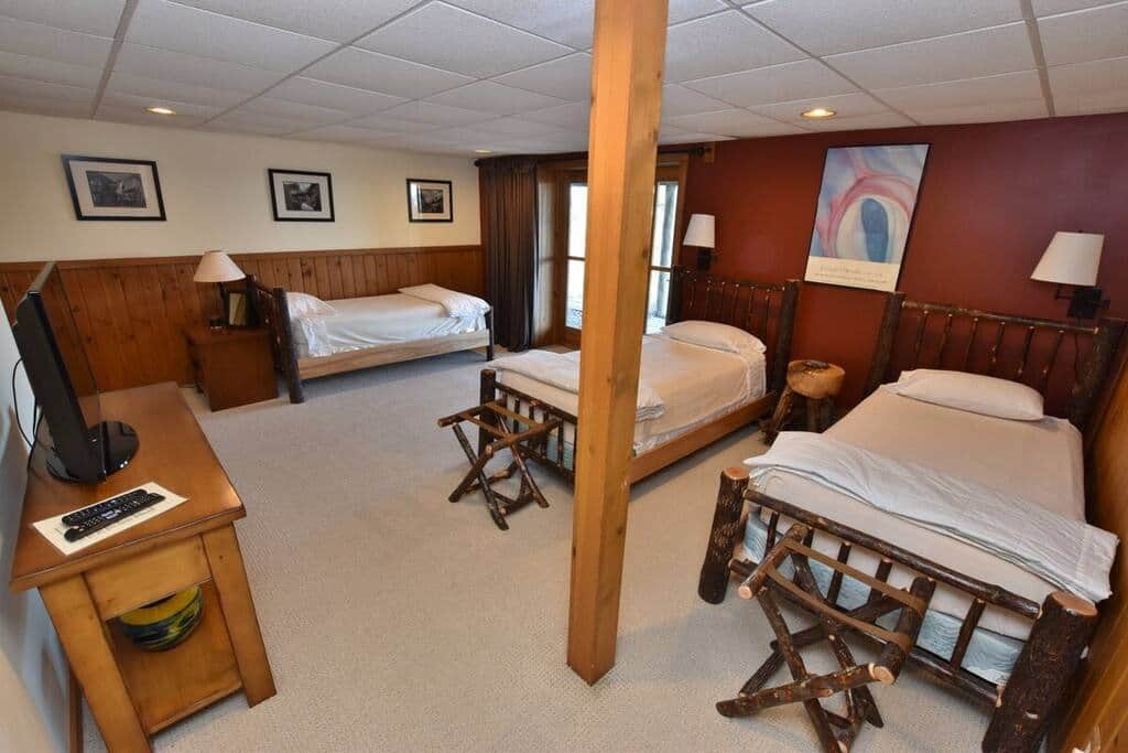 Extra lower level sleeping area for kids