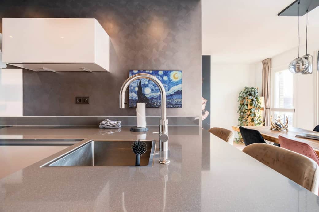 Kitchen tap and bar