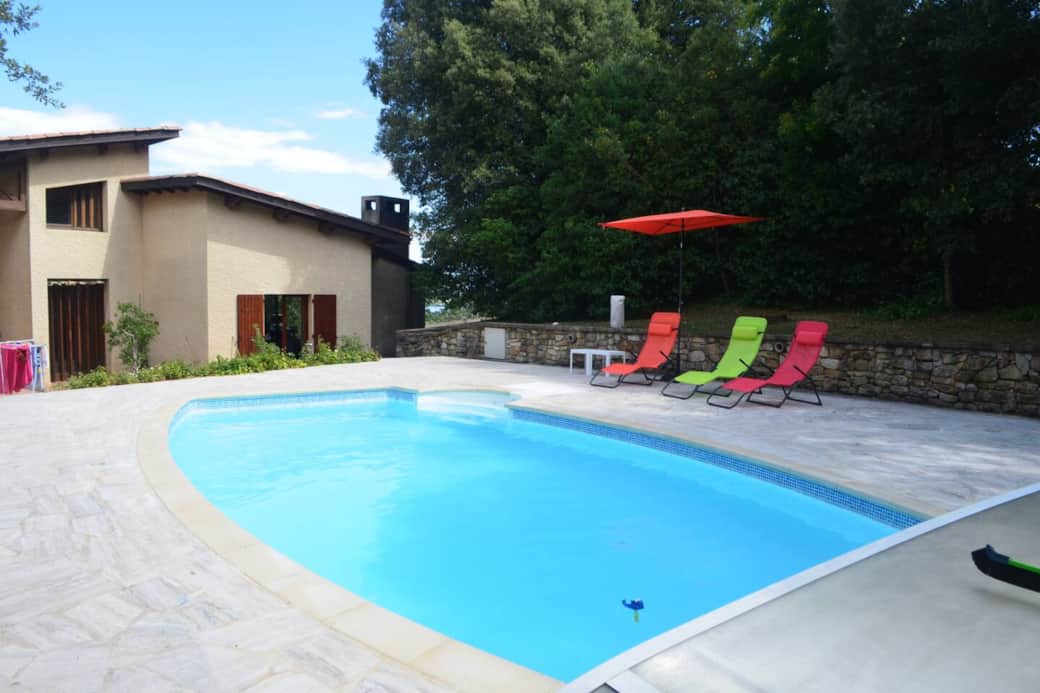  Piscine privée au dos de la maison sans vis-à-vis