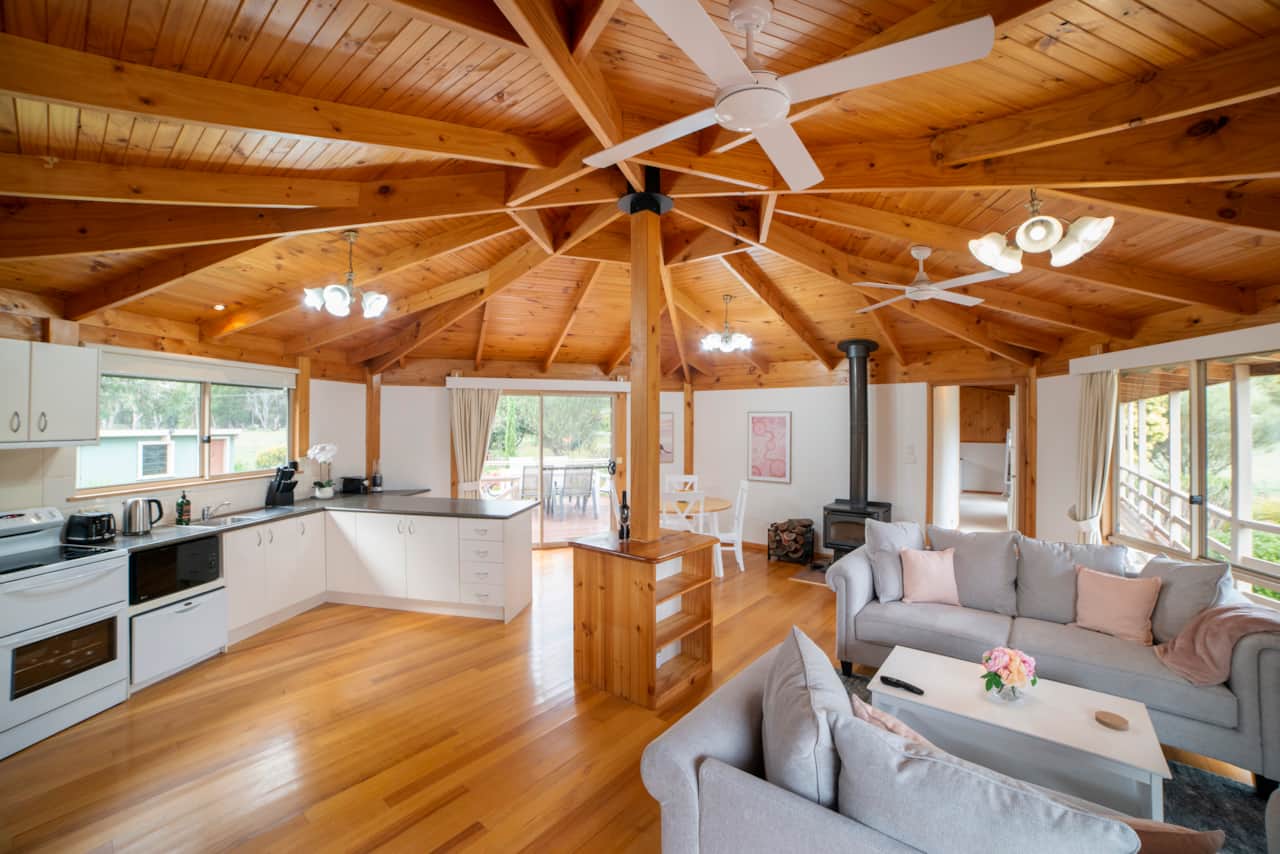 Open-plan living area: spacious and versatile.