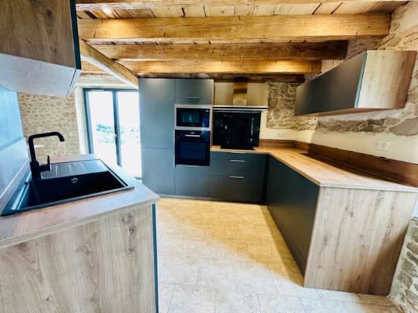 Le Belvédère du Quercy — La cuisine équipée