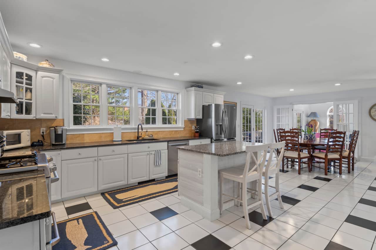 Open-Concept Kitchen & Dining Area