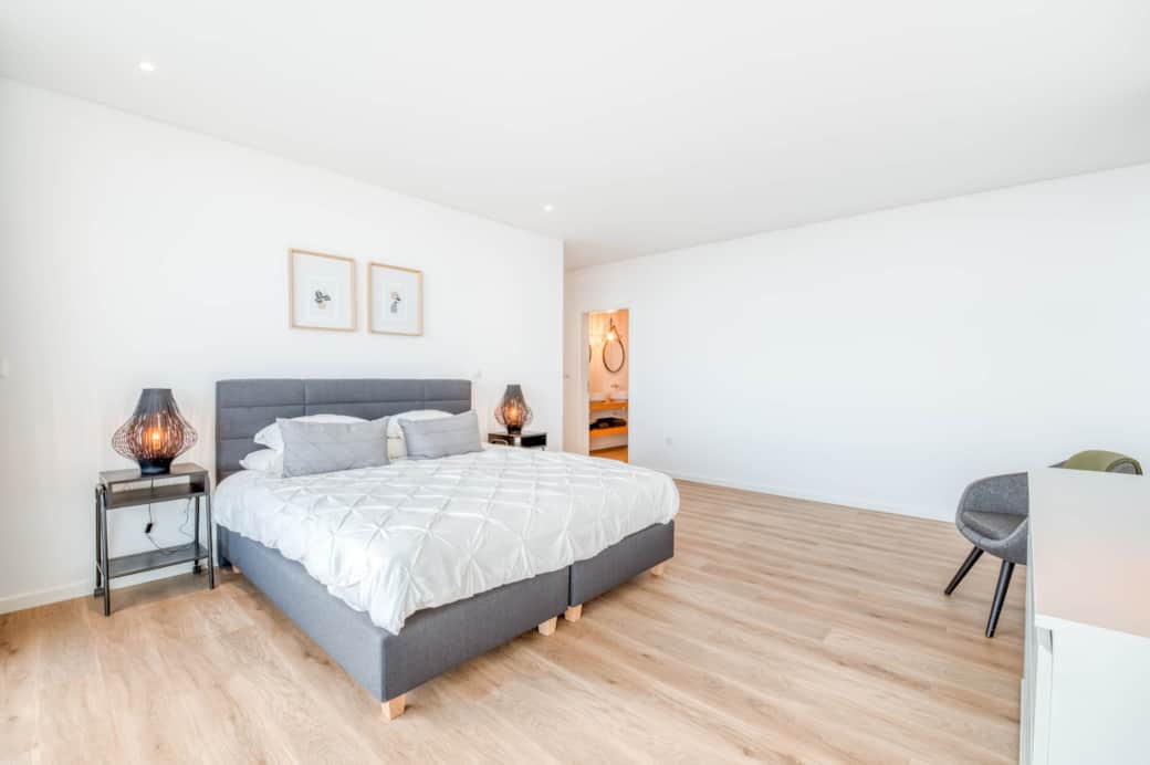 Main bedroom / King-size bed