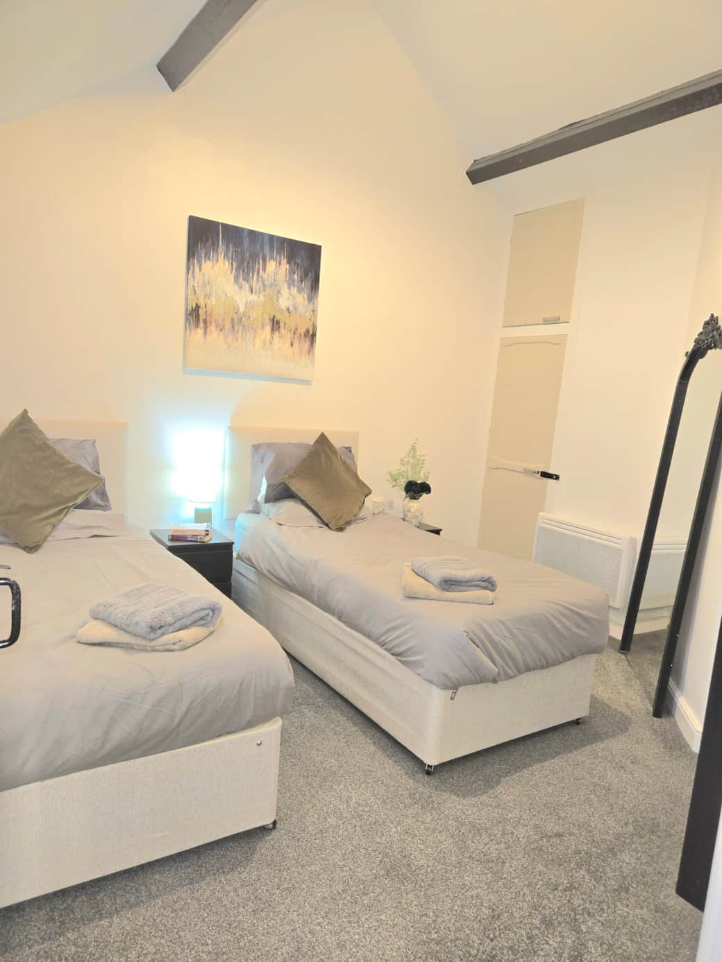 Bedroom (Twin beds) Bedroom (Twin beds)
