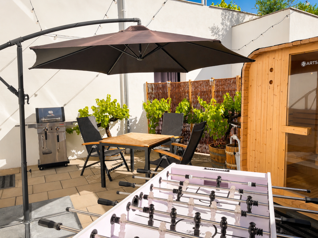 Terrasse mit auna und Grill