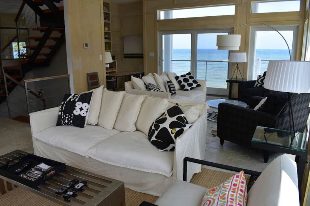 Spacious and sunny living room Spacious and sunny living room