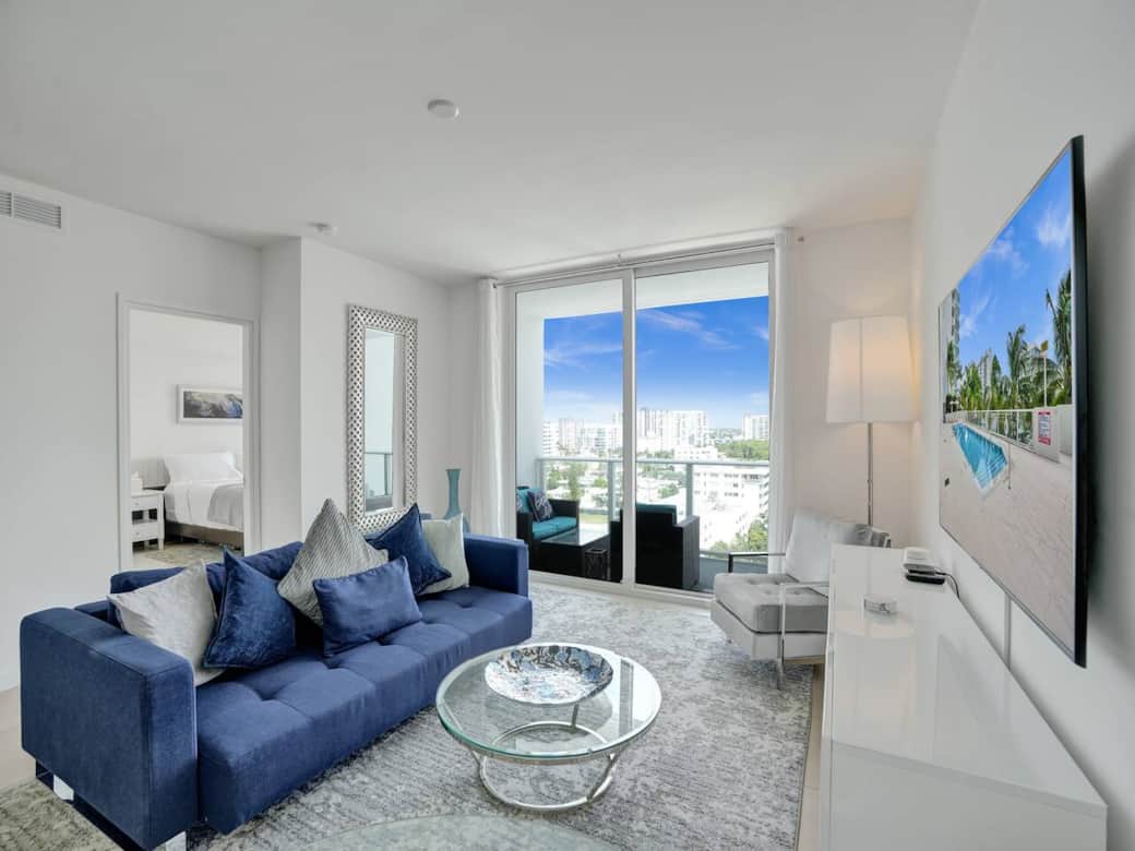 Large plush seating, Samsung Smart TV - Streaming. Amazing views