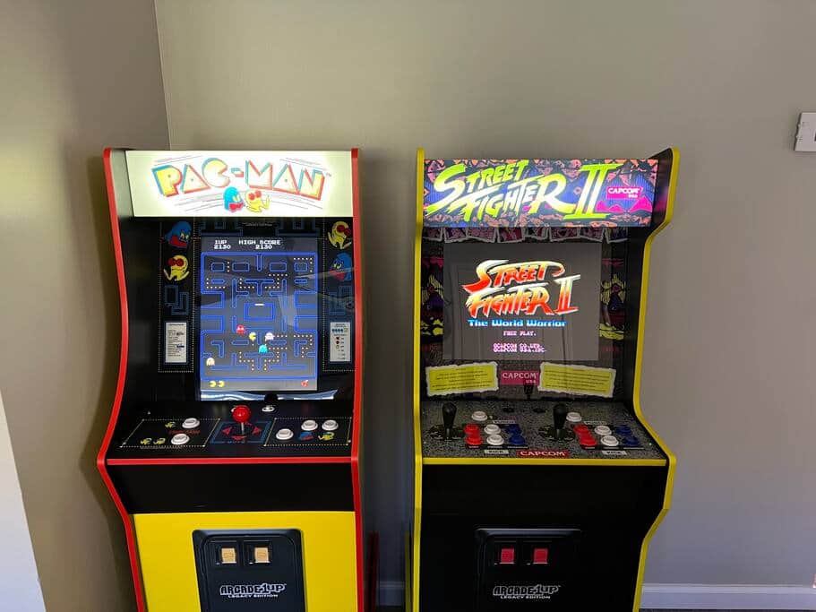 Over 20 arcade games to set some high scores!