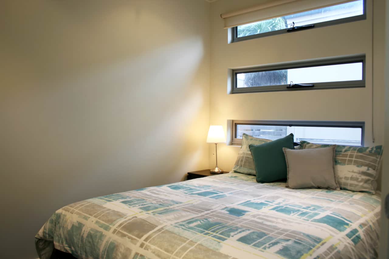 Queen size bed with wool quilt and allergy free pillows - downstairs bedroom