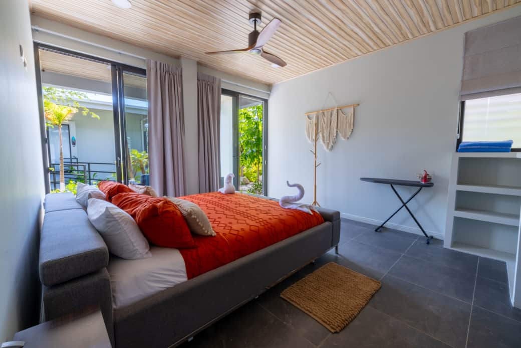 Garden-suite-bed-room-king-size-bed (6) Garden-suite-bed-room-king-size-bed (6)