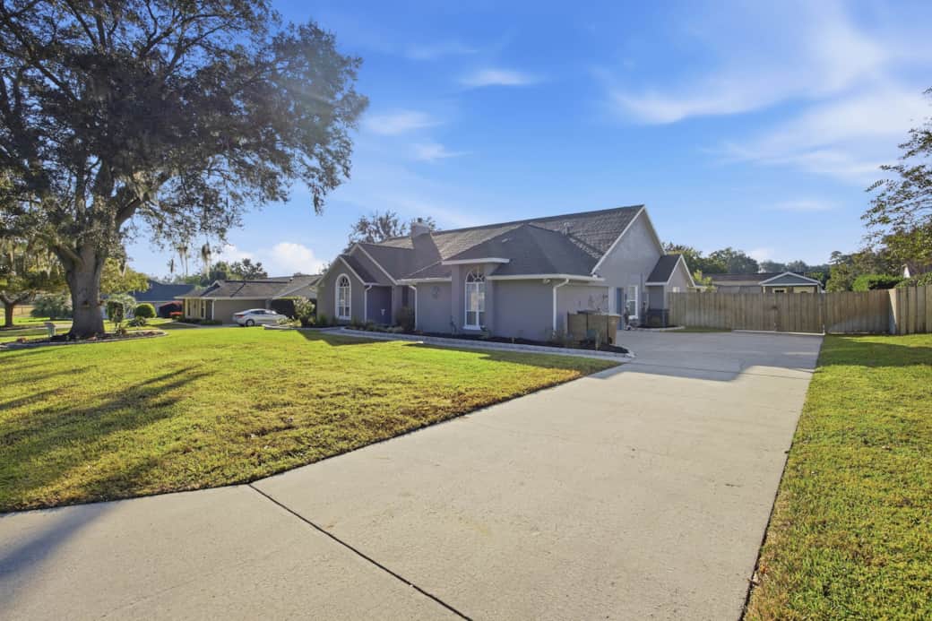 Driveway with Side Garage Driveway with Side Garage