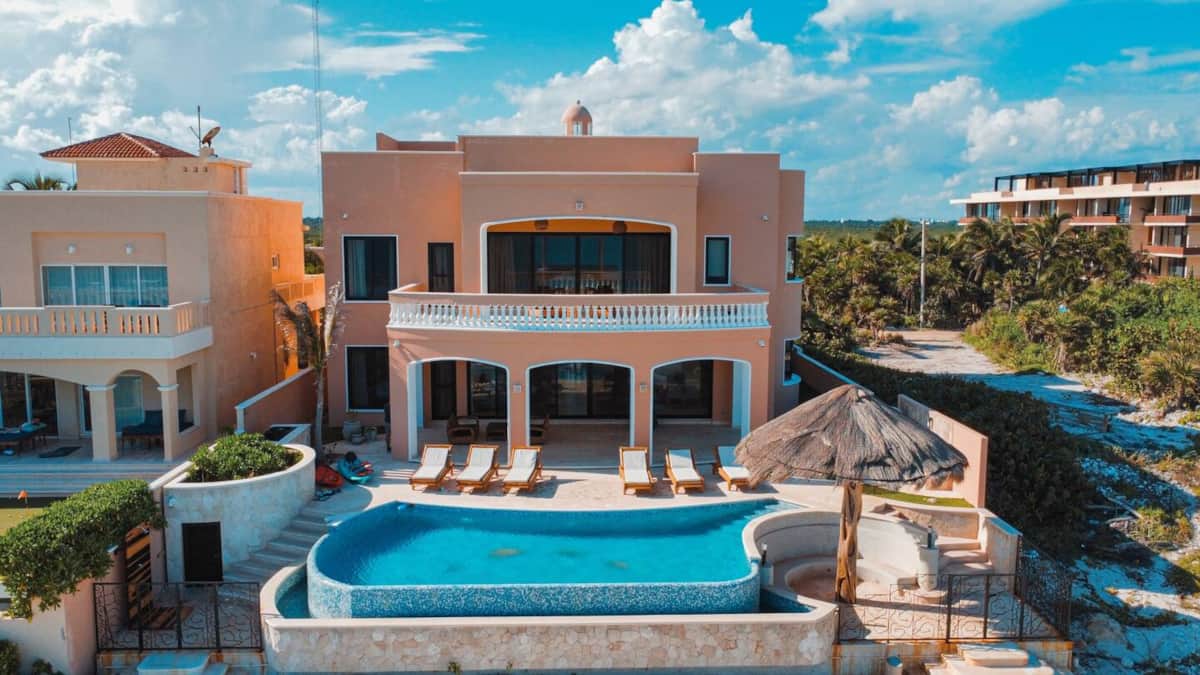 HT: Elegant Villa with Private Infinity Pool for 14 Guests - Vacation Home in Balam Canché
