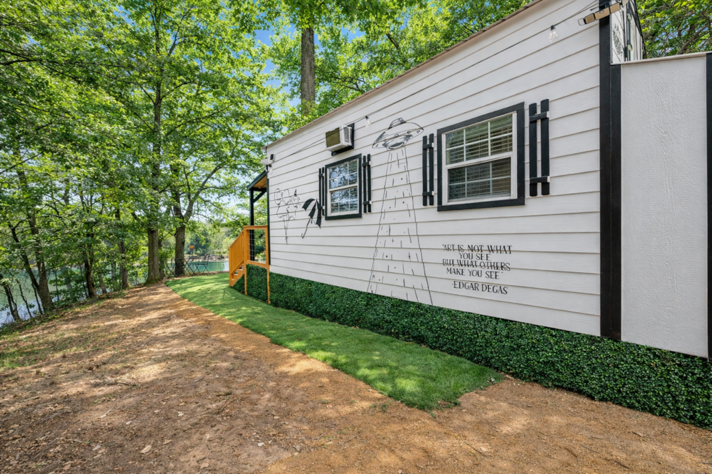 The Doodle House Tiny Home Glamping near Austin