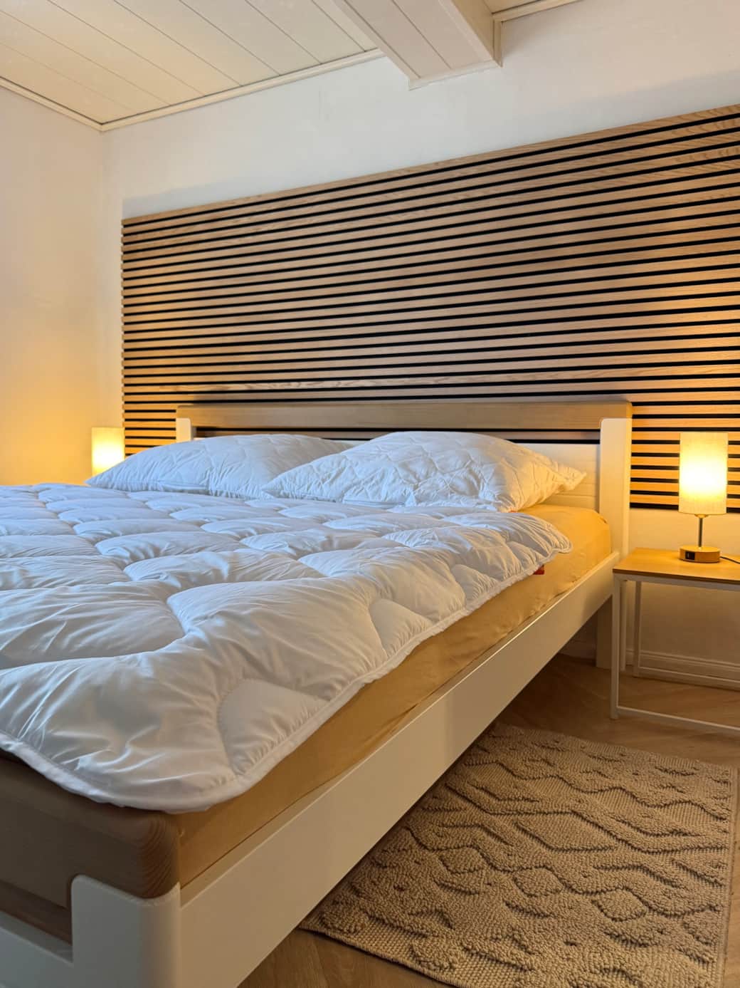 Schlafzimmer mit Doppelbett