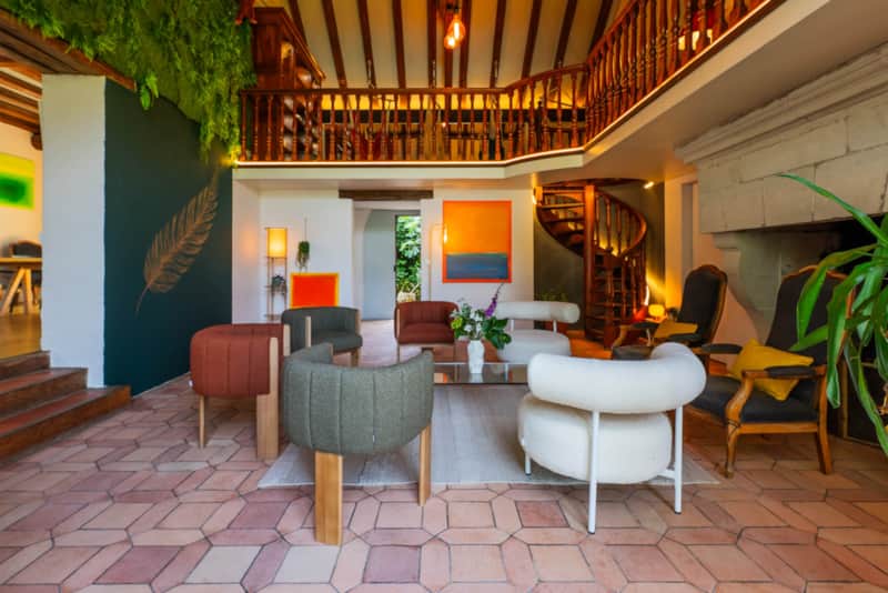 Villa de la Plume – Coin salon convivial et moderne
