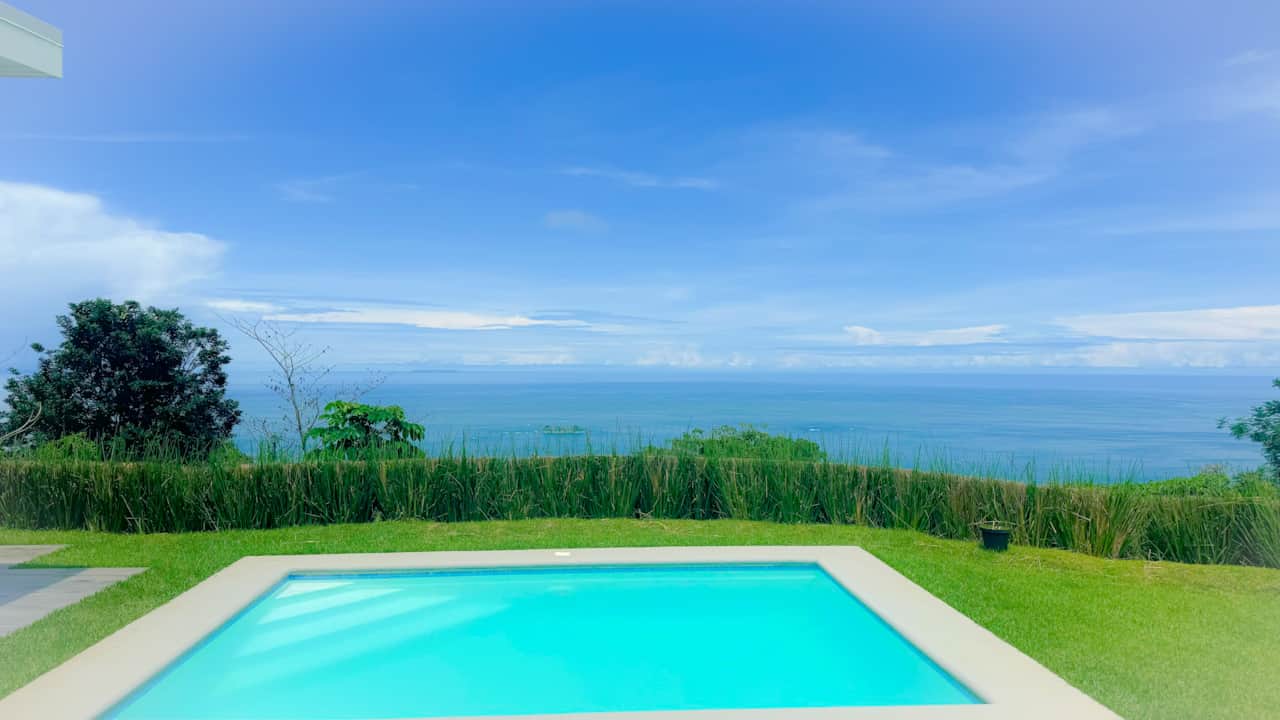 POOL & VIEW