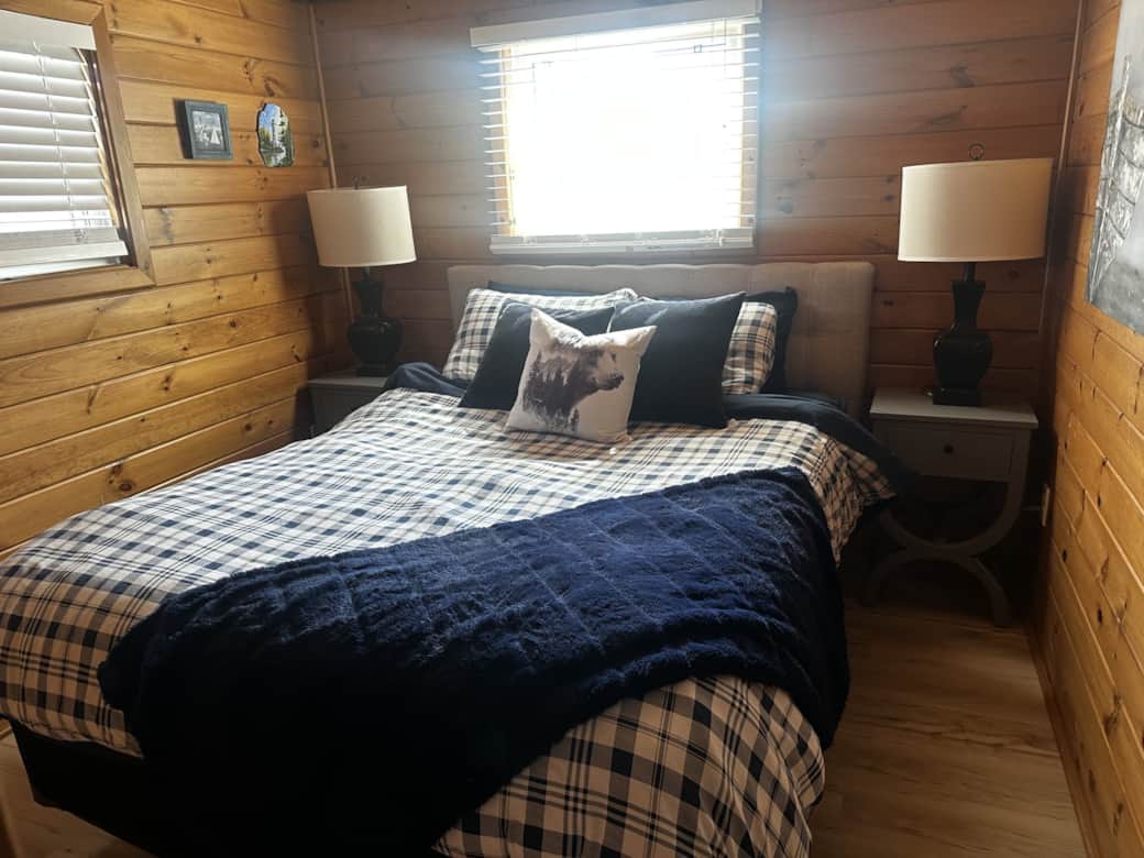 Queen Bedroom Queen Bedroom