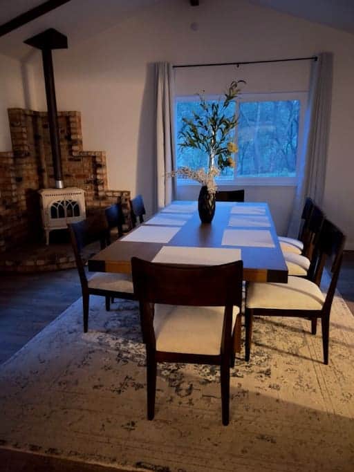 Spacious Dining Room Spacious Dining Room