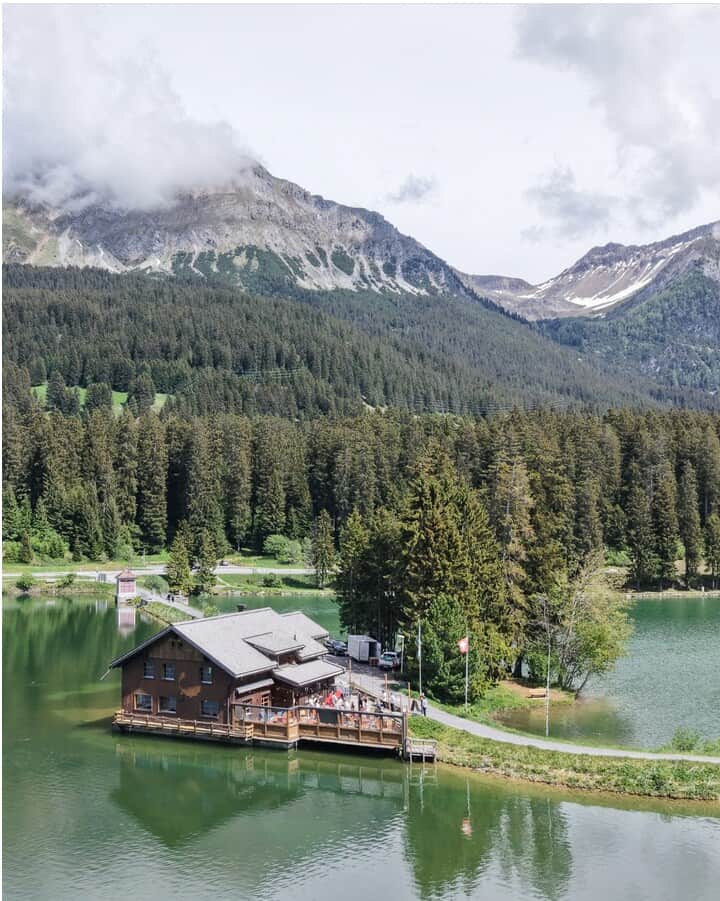 Unterkunft mitten in den Bergen, direkt am See Unterkunft mitten in den Bergen, direkt am See