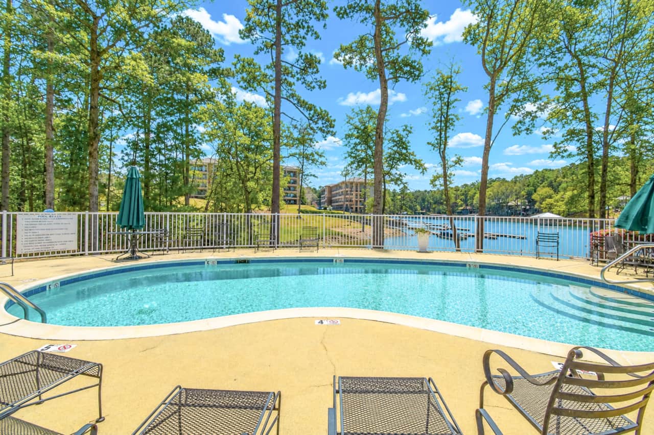 Poolside Daydreams