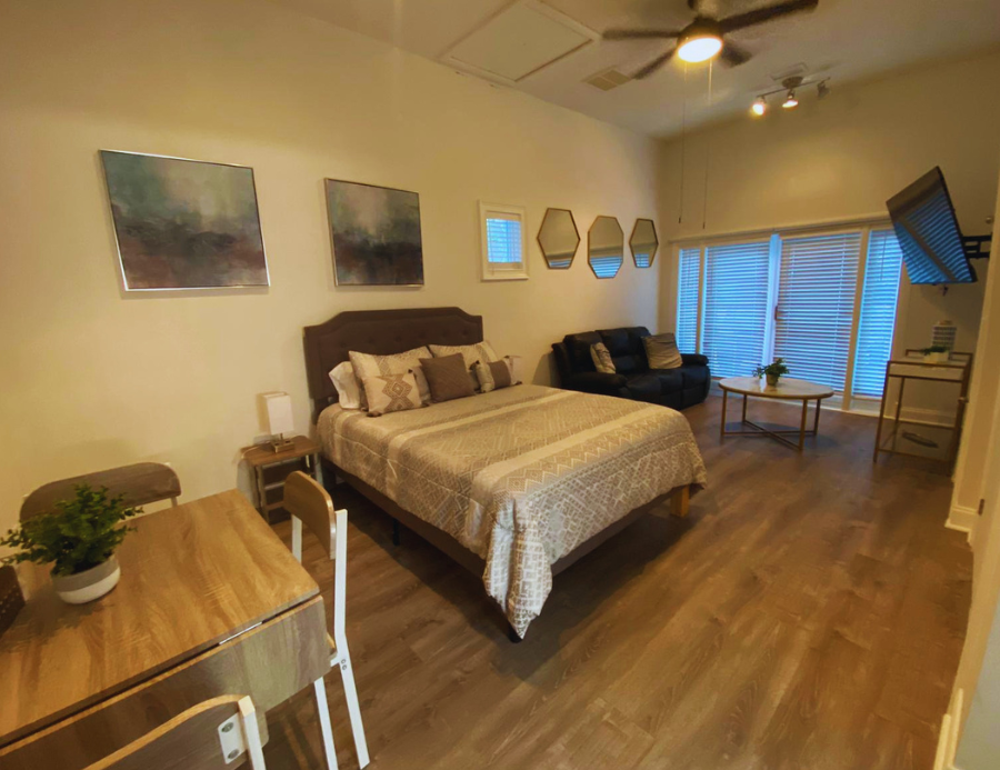 Charming studio with dining table for 4, decor accents, and wall art. Lakeland, FL