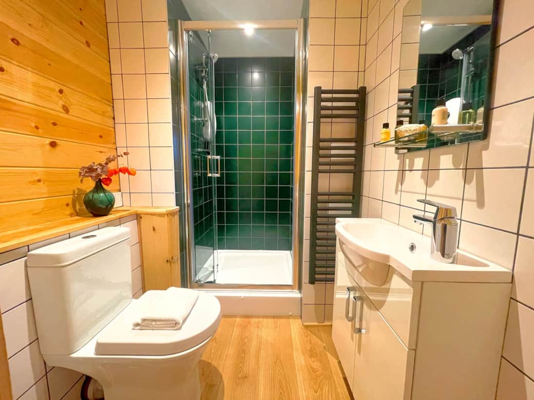 En-suite bathroom with shower