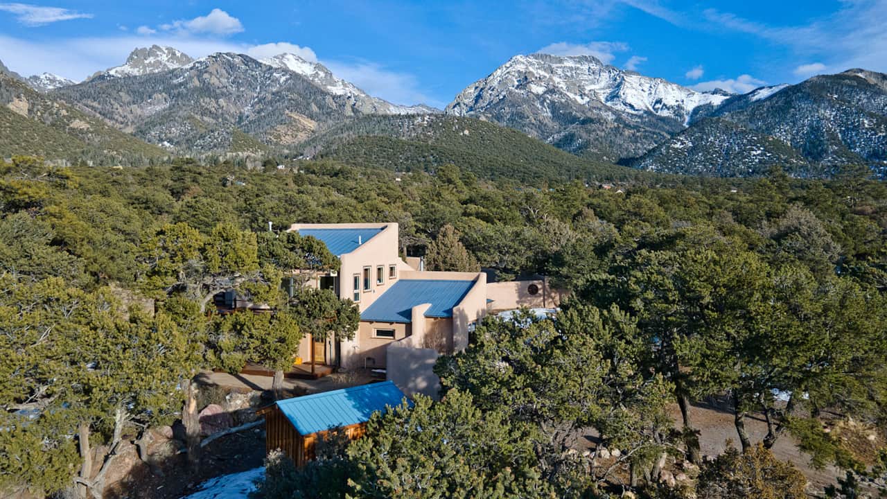 Goldmine Mountain and Sky Retreat