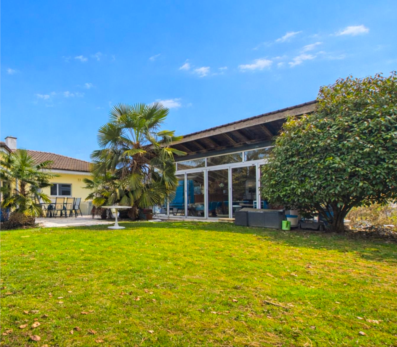 Swiss Suites Meisterschwanden — house exterior with garden