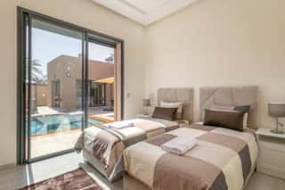 Villa Sanna, élégante avec piscine, jacuzzi & jeux — photo 27