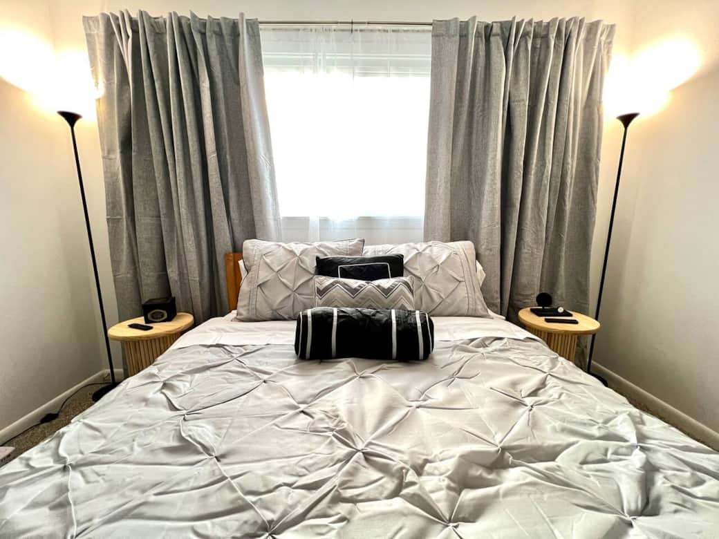 Queen bed Queen bed