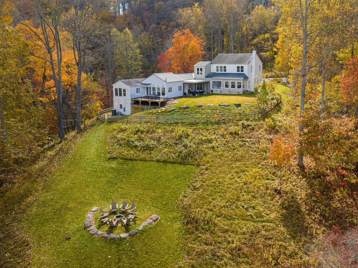 Large Firepit (weather permitting) with sweeping valley views!