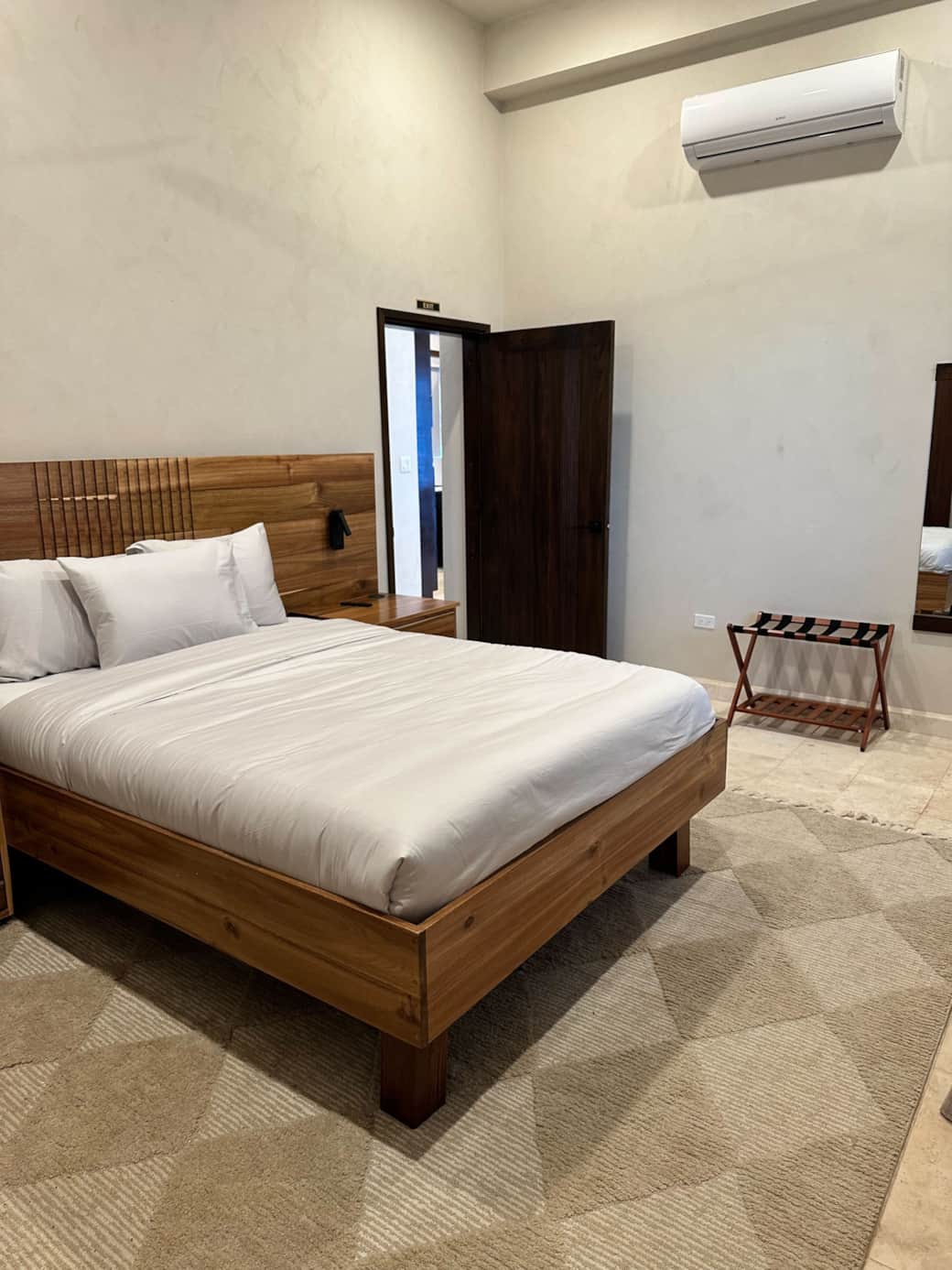 Queen Bed 1 Downstairs Queen Bed 1 Downstairs