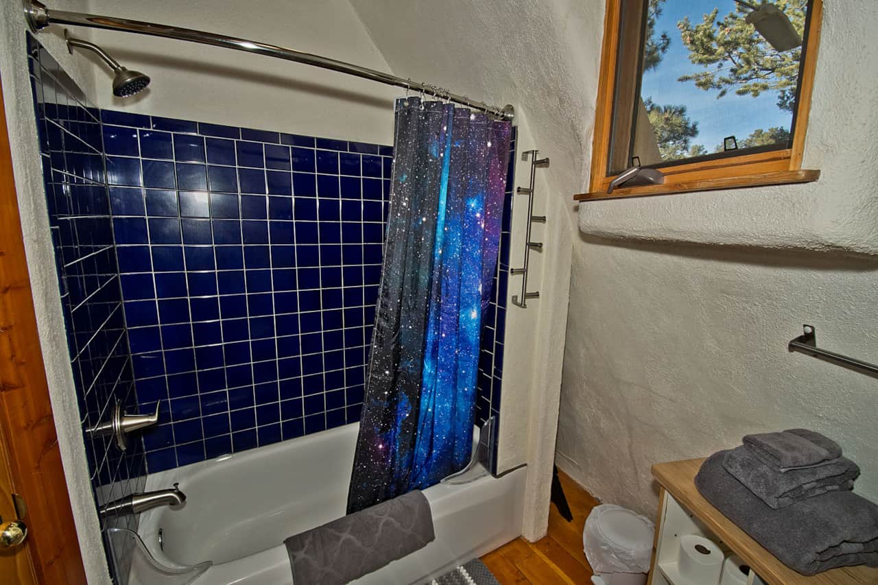 Full Bathroom with Shower/Tub Combo