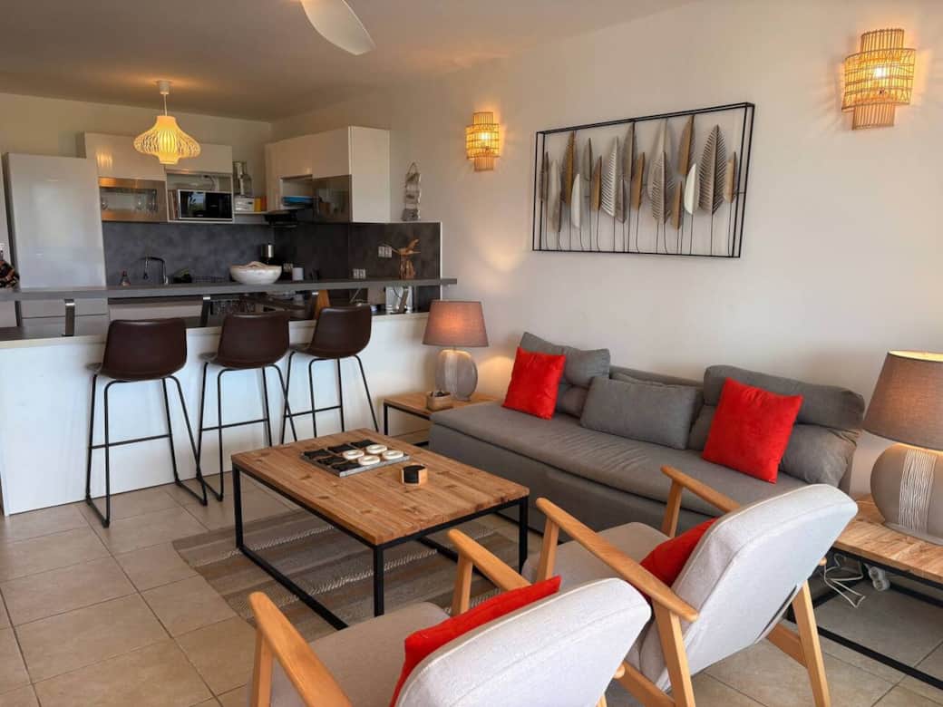 Living room with open kitchen Perle d'Orient 