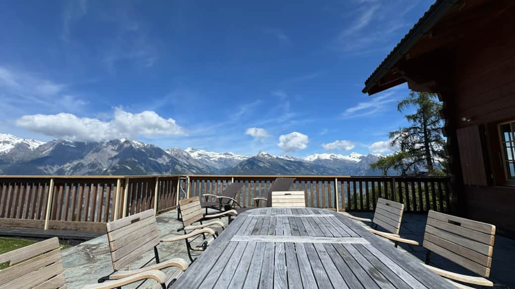 Perfect for sunshine & relaxation. Dine outdoors with the majestic Swiss Alps as your backdrop. Perfect for sunshine & relaxation. Dine outdoors with the majestic Swiss Alps as your backdrop.