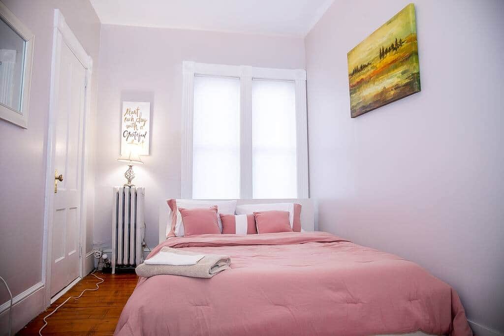 Private Bedroom w/Queen Bed