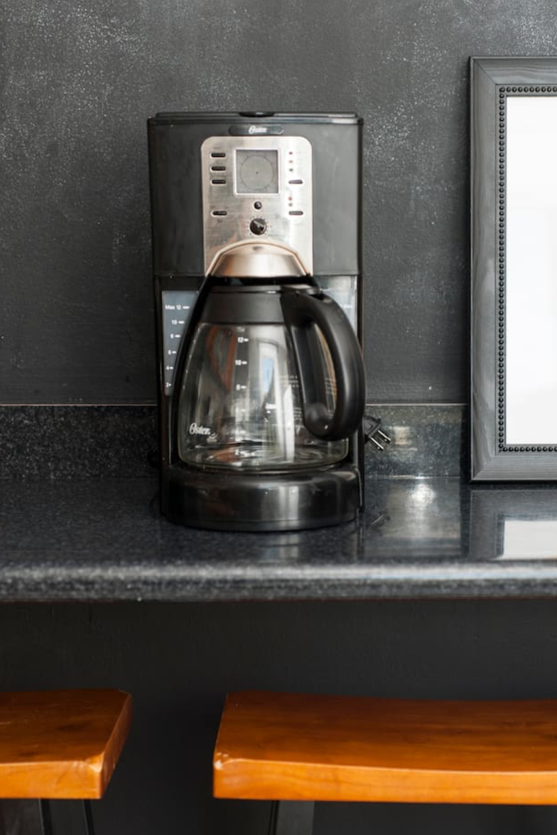 •	Functional kitchen near Toronto restaurants and cafés 