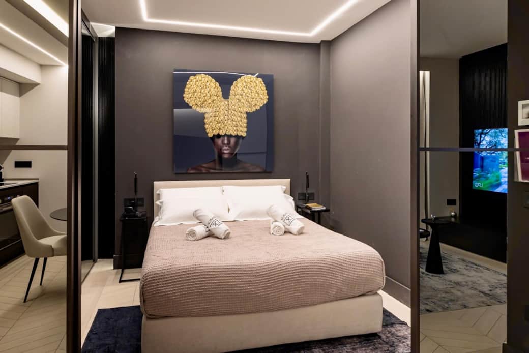 Bedroom with Premium bed linens