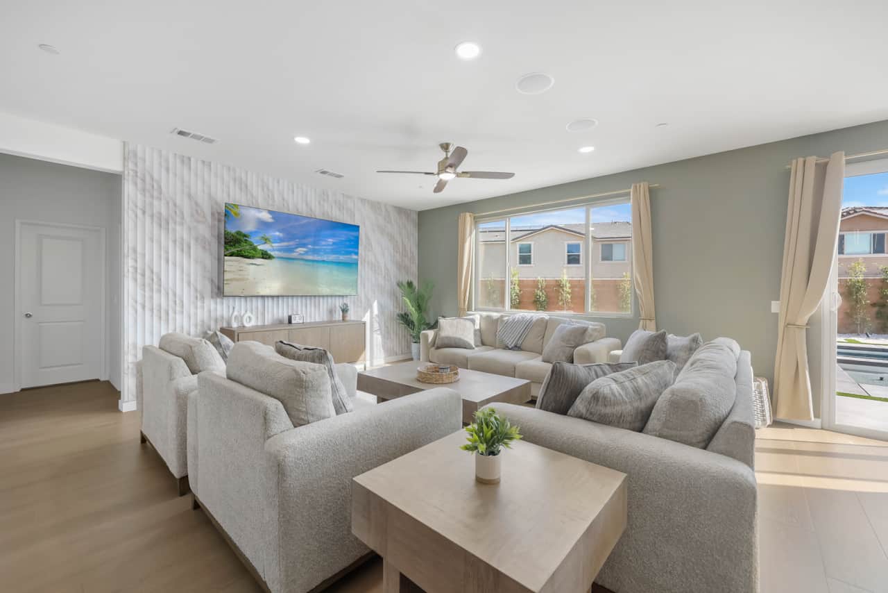 A5 - Grandiose Living Room